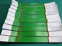 ริสแบนด์กระดาษสีพื้นเขียว สามารถเขียนบนริสแบนด์ได้ ไม่มีขั้นต่ำในการสั่ง โทร. 086-557-5657